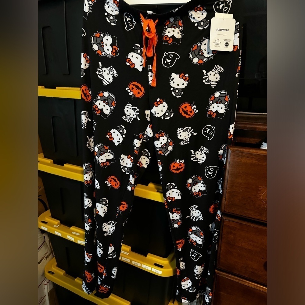 Hello Kitty Halloween pajama bottom size small - Picture 6 of 6